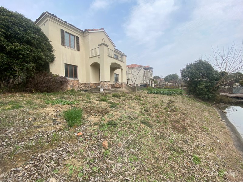 檀香园南临水独栋别墅纯毛坯花园占地1亩看房方便