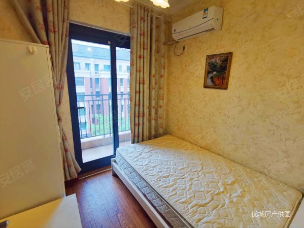 龙湖u城观蓝洋房,八楼总高,中庭 带车位急售,近树人 巴蜀.