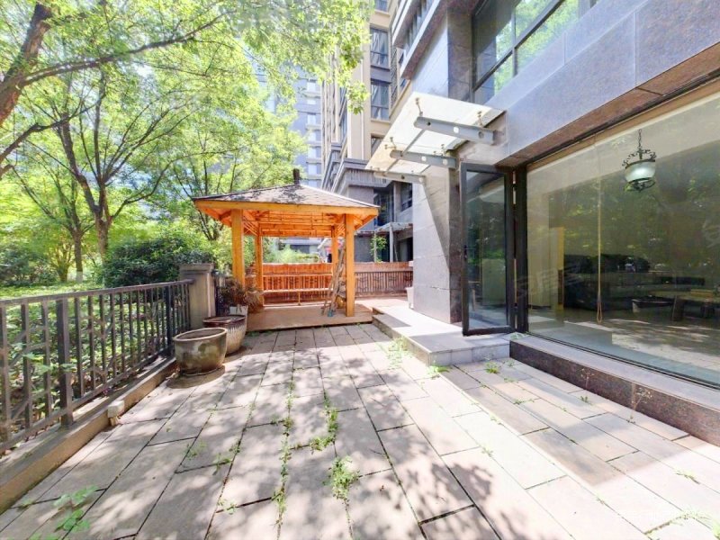 南湖边 急售带60平花园 带储藏室 带车位,金水湾小区二手房,600万,3室