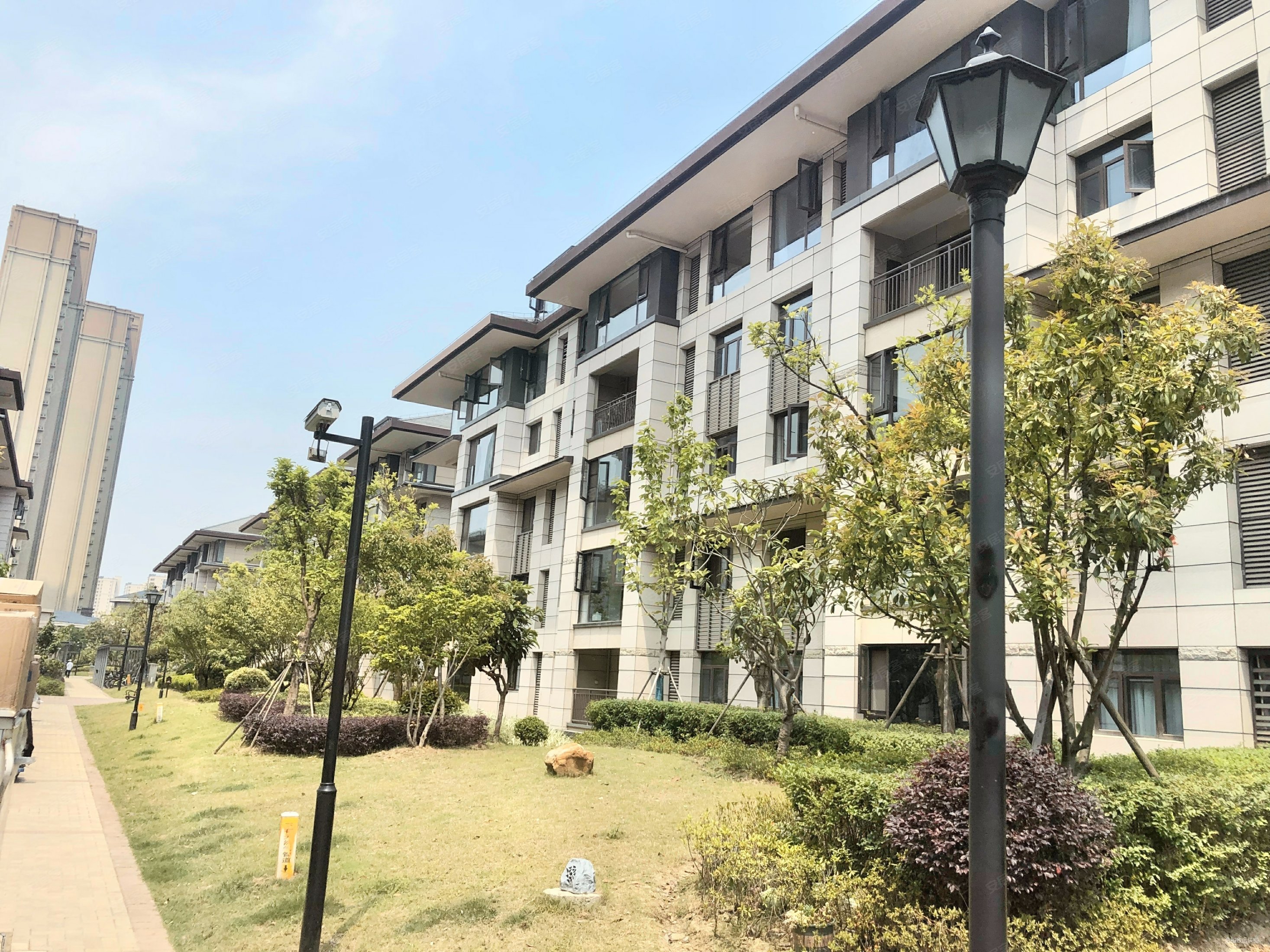 高品质洋房建滔裕园190平四房东边套满二全新毛坯