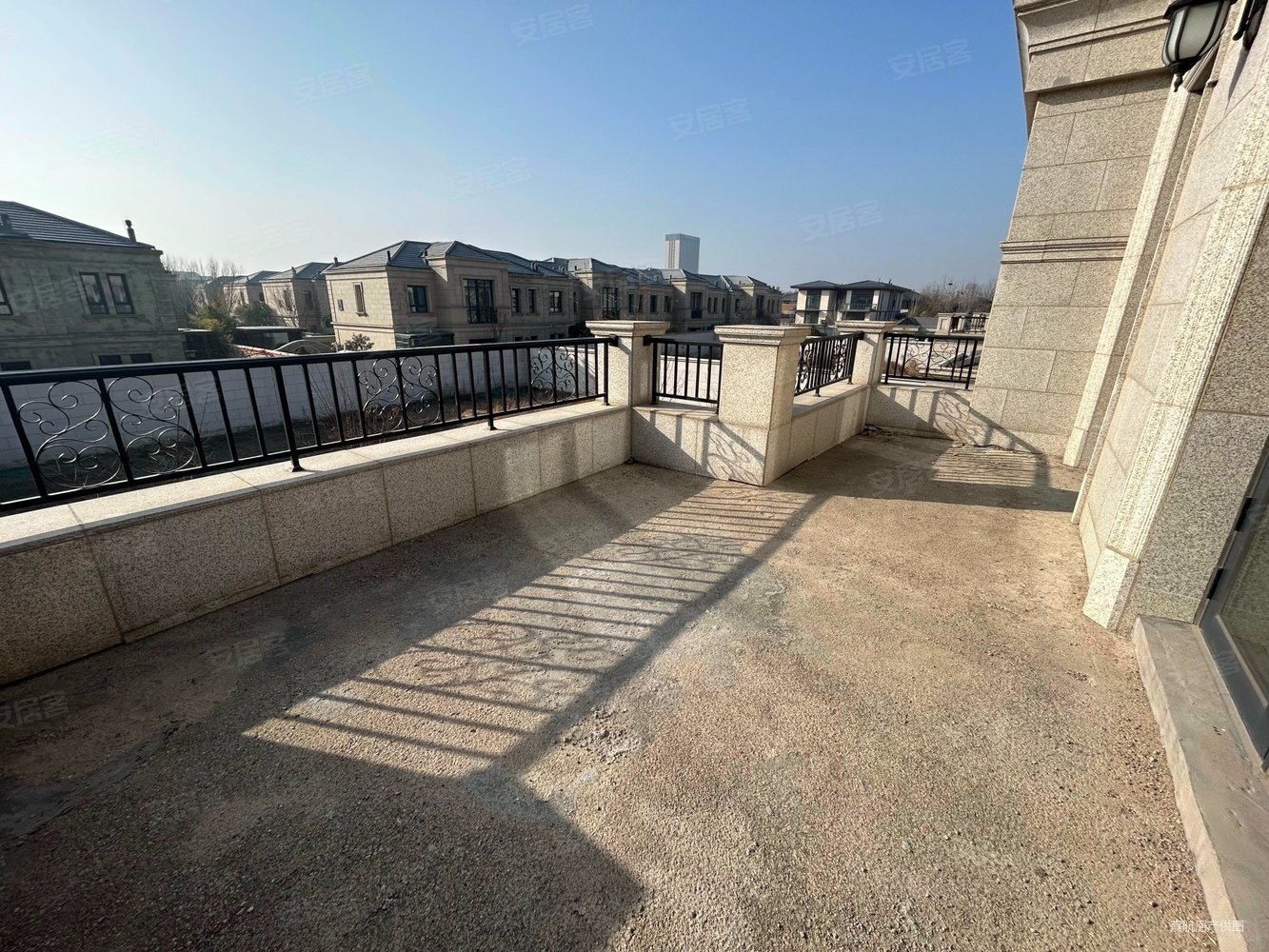 带超大院子,歌尔绿城(别墅)二手房,1900万,5室2厅,5卫,350平米-潍坊