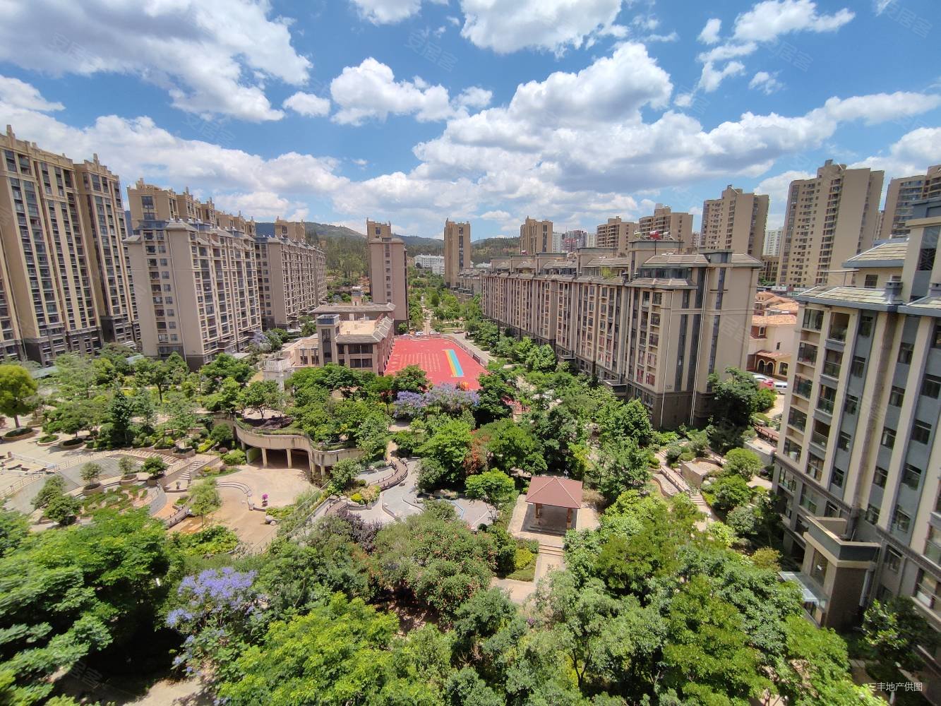 一楼带前后花园 万辉星蓝山郡 花园60平