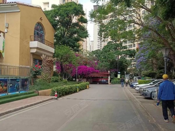 昆明五华高新区中晟溪城高新区地铁旁中晟溪城精装四房  带家具家电