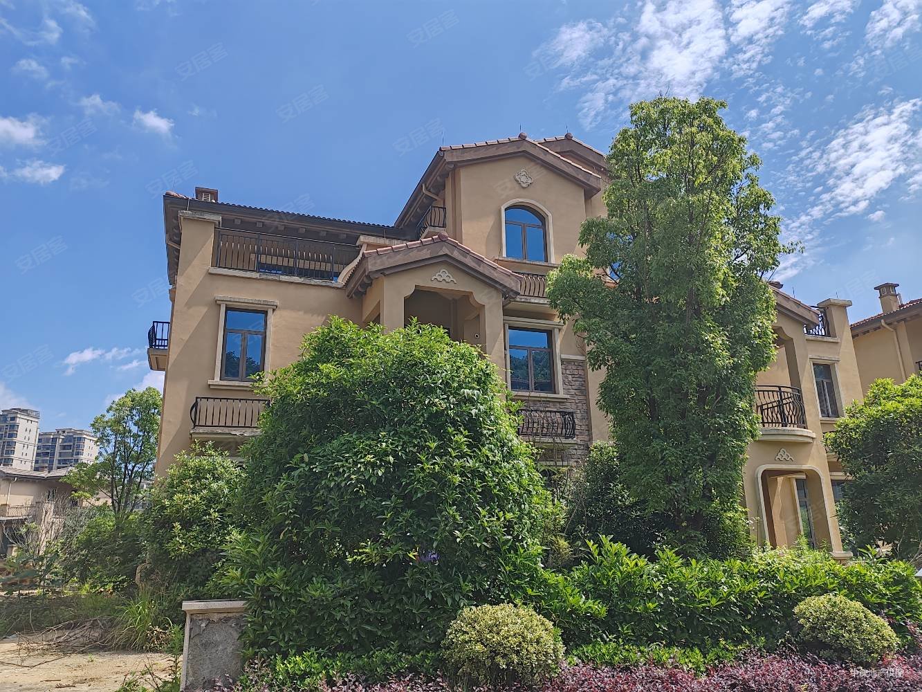 湘江新区双拼别墅靠山靠水环境优美