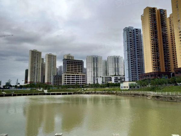 南宁江南沙井大道万象尊府富乐小学附近 万象尊府 全新装修 超大三房