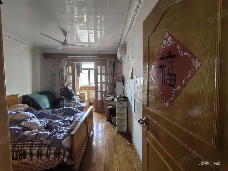 大华二村,单价不到4万,看中可大刀砍,花园位置一梯两户