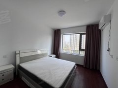温岭温岭市区锦江中心锦湖园 4室2厅2卫 简单装修 看房方便 南北通透出租房源真实图片