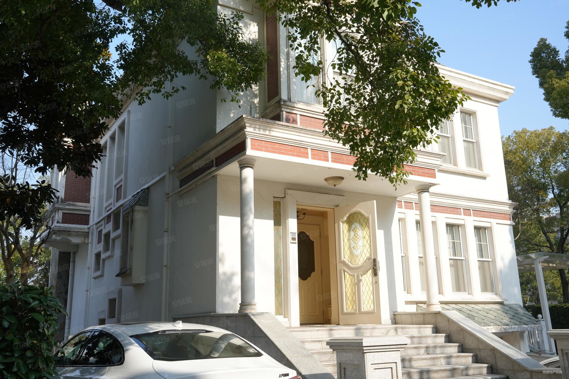 主营东郊花园别墅东郊国宾区占地千平与明星做邻居