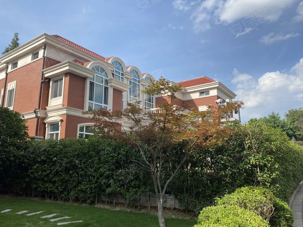 上海长宁西郊公园虹桥中华园(别墅)虹桥路上的2层小别墅,173平带花园