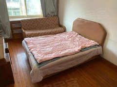 丹东振兴六纬路小学学区八街市场附近，步梯六楼两室，可以押一付一，700包取暖出租房源真实图片