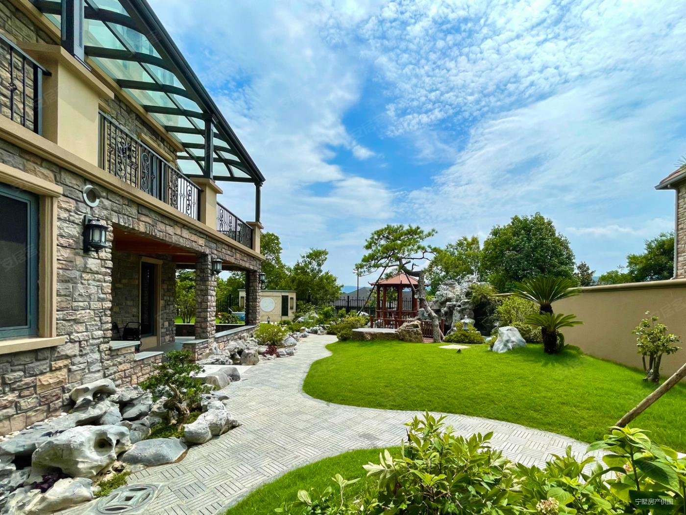 九龙湖,南京十大豪宅 依山傍水1200万的豪装独栋,院子2亩,山河水二手