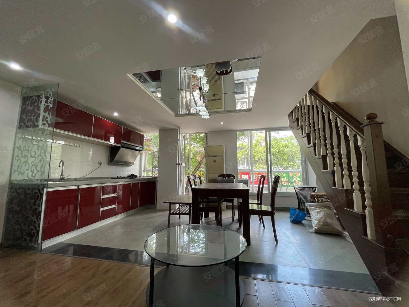 北京路 火 车北站  金州湾 平层复式楼  精装修 临街