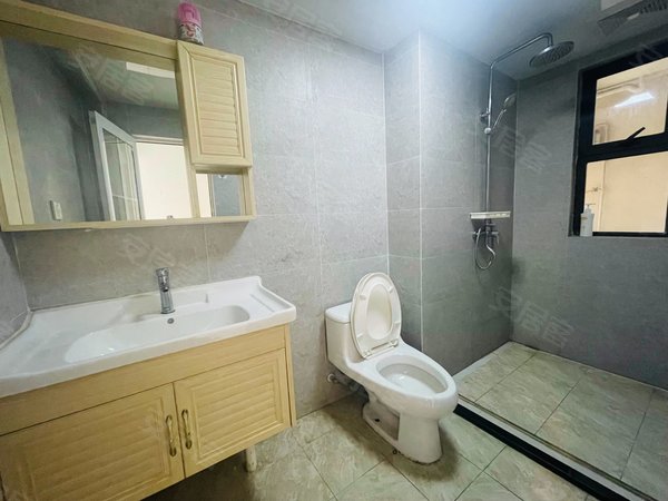 金洲租房,东南向江景房 金茂湾商住两用公寓 可明火厨房,南沙租房