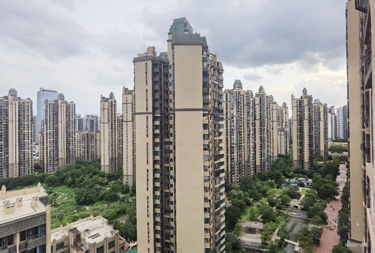 方直东岸四期楼层毛坯3房成本价出售173万