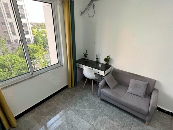 上海浦东曹路金海华城佳洁景苑实拍佳洁景苑精装主卧一室户 门口636