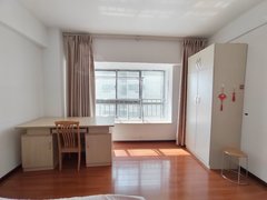 曲靖麒麟麒麟花园区医院旁，区政府对面，1室1厅1厨1卫。家具家电齐全出租房源真实图片