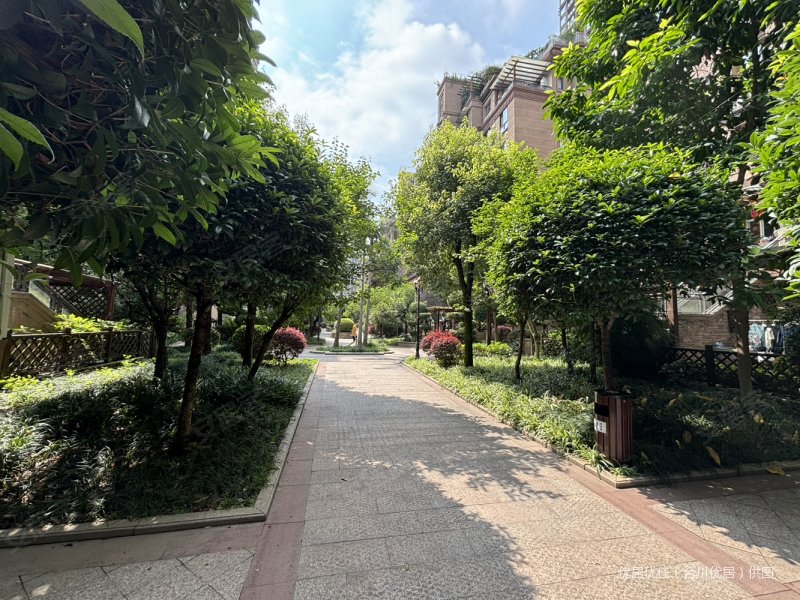 南滨花园电梯房 住家装修 家电家具齐全