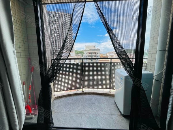 深圳宝安新安塘坊花园特价转租上川地铁站附近阳台精装单间,电梯房