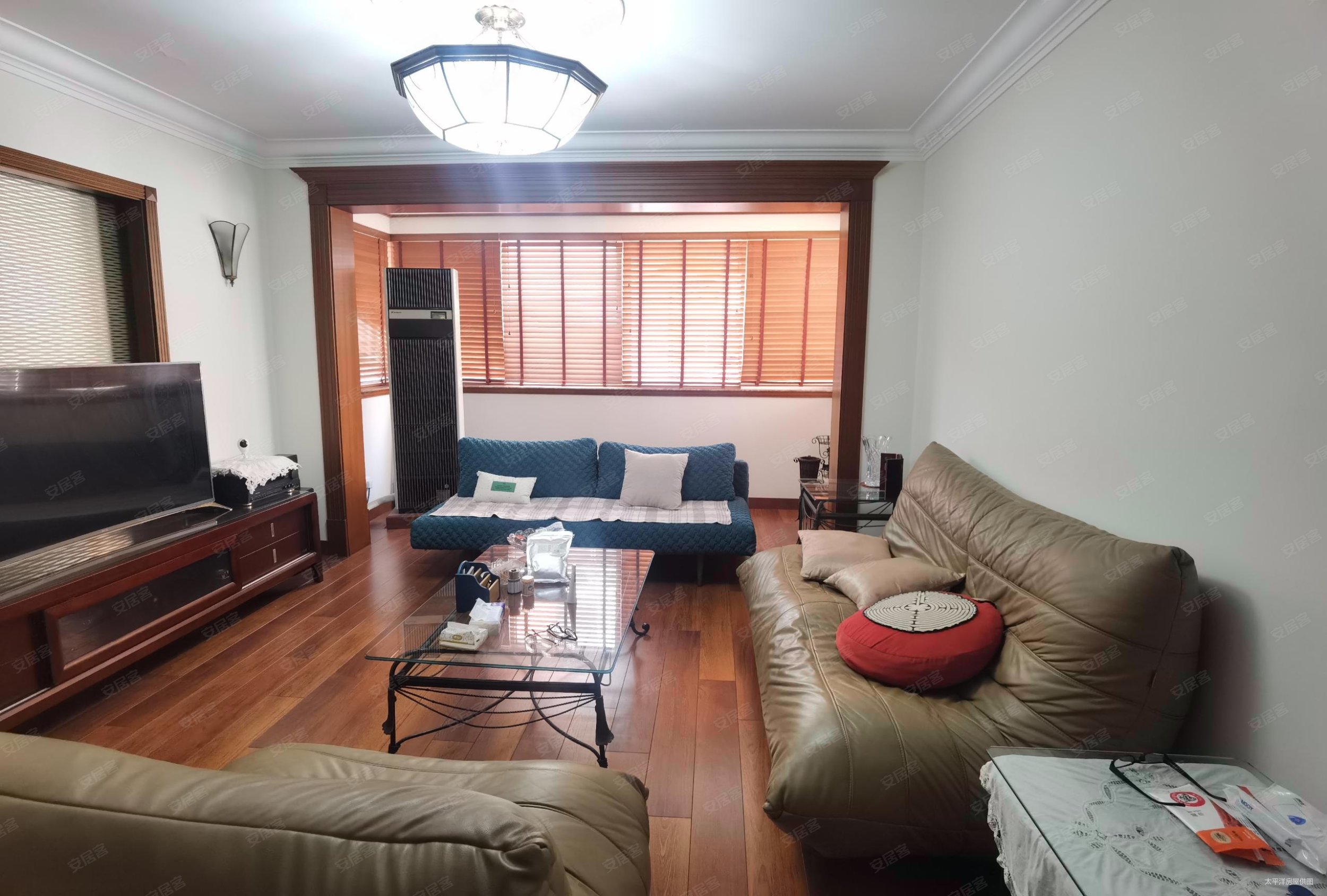 静安四季公寓 双卫 南北通透 带电梯 临地铁 中间楼层采光好