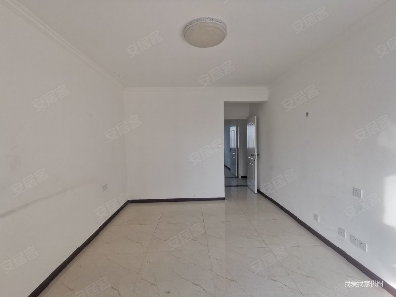 华旗东郡3室2厅2卫130.45㎡南北155万