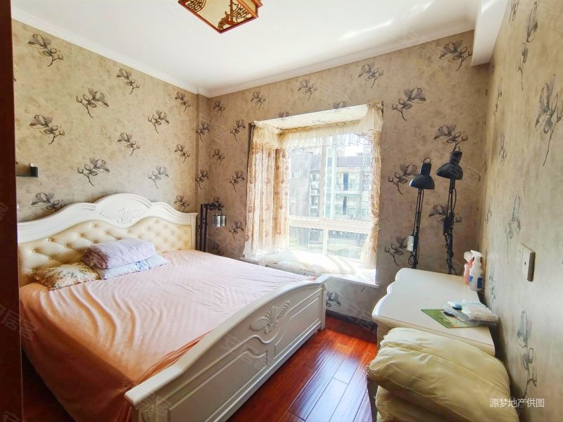 龙山观邸小洋楼 装修成色新 前后通透一梯两户诚心出售