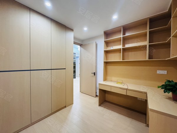 金华婺城湖海塘映湖华府金华罕见大平层6房超大客厅落地窗超大衣帽间全屋智能家居房源多出租房源真实图片