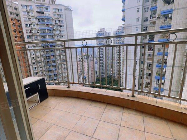 重庆南岸南坪泰正花园万达写字楼旁押一付一全女生合租 带阳台采光好