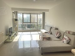 乳山银滩长江路两个空调！市政供暖 三楼东边户 年租！出租房源真实图片