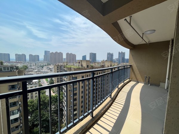 绍兴柯桥柯桥鉴湖景园万达商圈鉴湖景园停车方便图片.