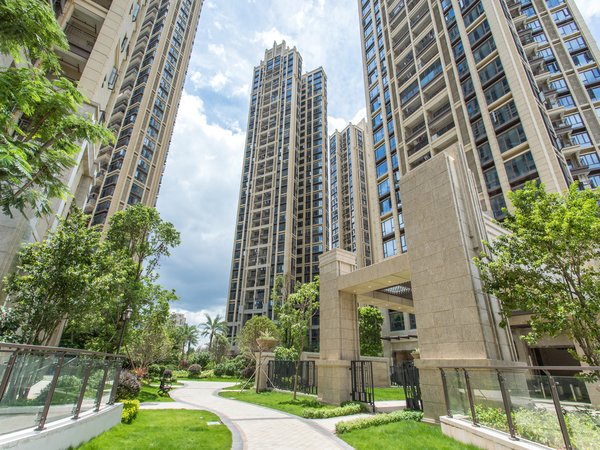 深圳龙岗坂田德润荣君府刚刚空出 实图实价 坂田地铁口大4房 高楼层