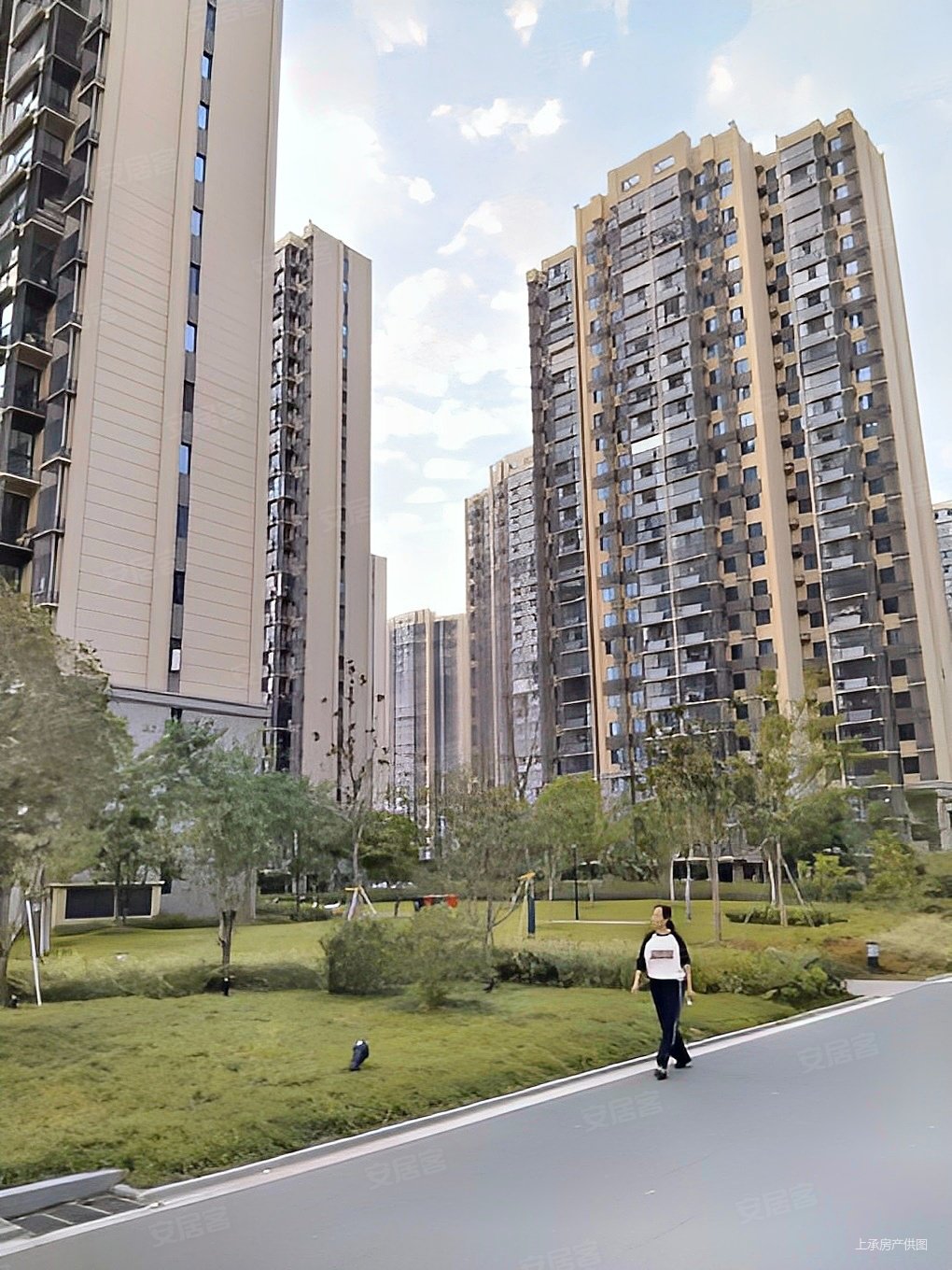 凤栖苑顶楼,视野开阔,视线好,回迁房中的天花板,房型