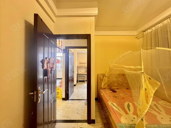 广州荔湾陈家祠龙津东路大院西门口地铁站  龙津东路  精装三房出租