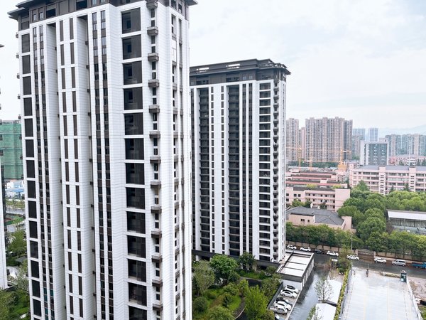 杭州临安临安城区苕溪学府12月新上苕溪学府前排,阳光好,停车方便出租