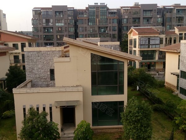 珠海高新区唐家湾盘龙湾(别墅)独栋别墅适合办公比邻魅族科技一共3层