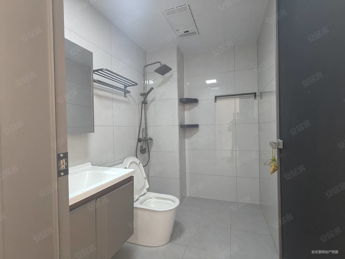 书香一品南区3室2厅2卫126㎡南北75万