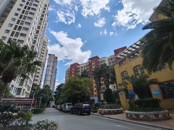 昆明五华高新区中晟溪城吾悦广场 中晟溪城 2房 带家具家电1300  随时