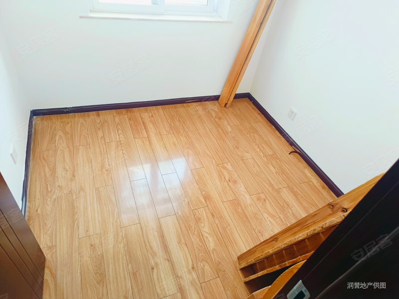 竞达星光雅园 精装6室3卫带阁楼及露台 房东急售