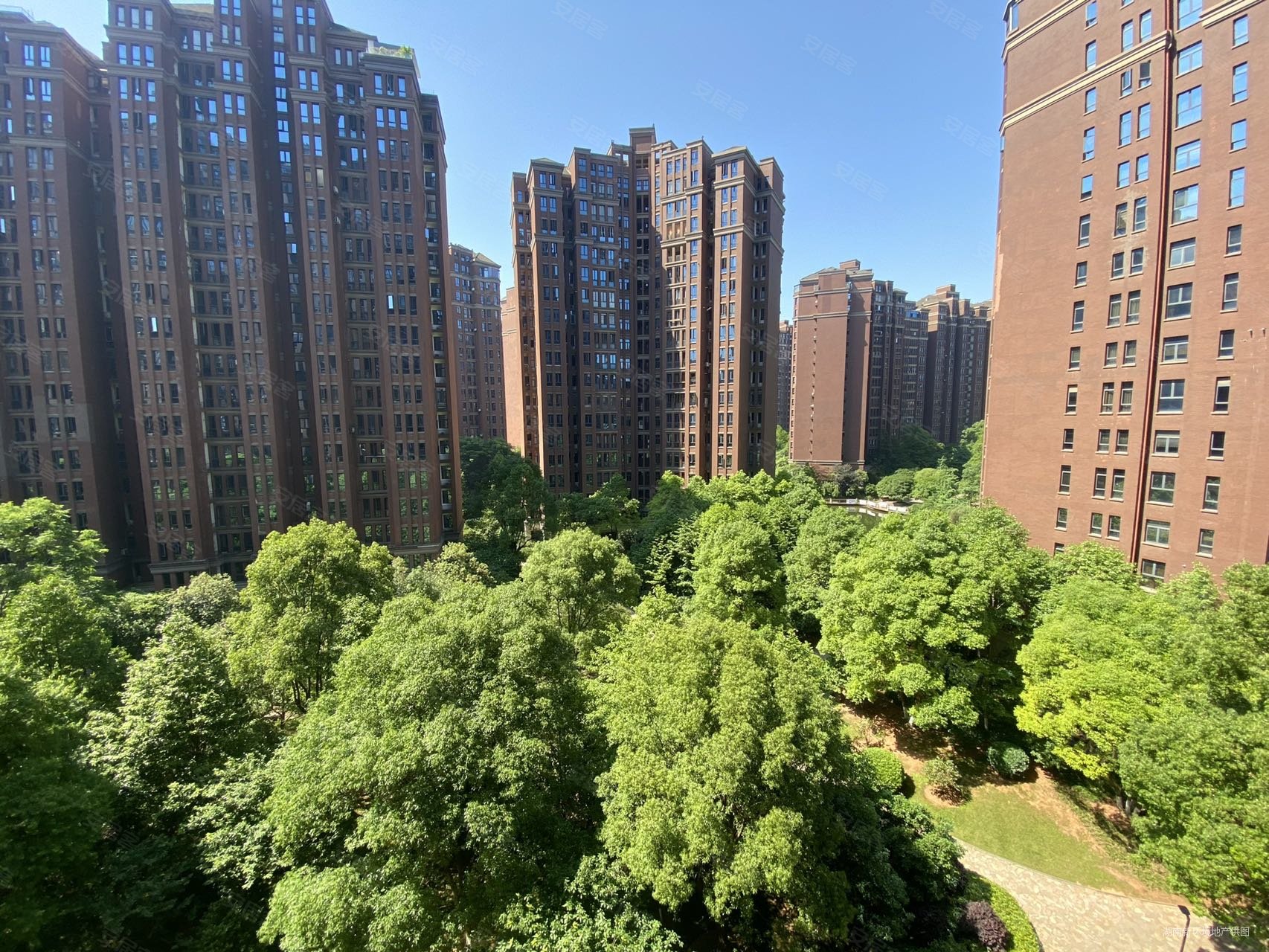 中隆国际御玺4室2厅3卫226.05㎡南北308万