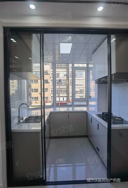 新出炉恒达花园电梯小高层3楼三室两厅两卫