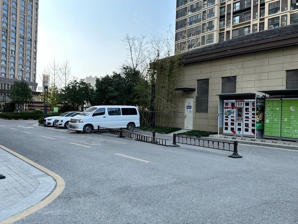 苏州吴中郭巷中海双湾花园(1期)双湾花园精装公寓押一付一近尹山湖