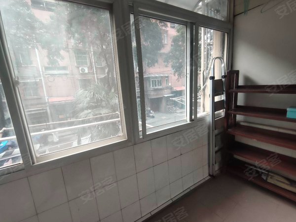 南京鼓楼许府巷工人新村(鼓楼区)工人新村低楼层两室整租,民用水电