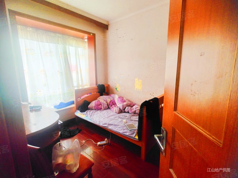 人民公园附近建兴园三房两厅可贷款