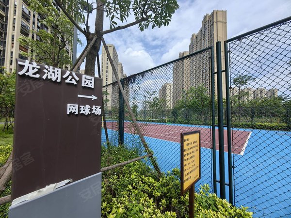 泉州晋江世茂御龙湾龙湖紫晋城龙湖精装3房2卫,卫生刚做好,随时入住