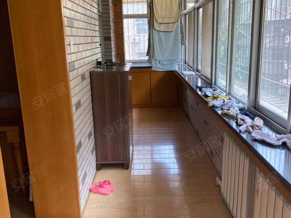 西安雁塔西斜七路公安雁塔分局丁白村家属院急租 太白南路地铁口 雁塔