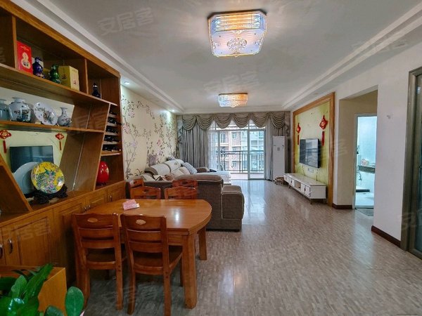 阳江阳春春城镇锦湖花园东湖中心,装精大三房出租,光线好,户型好,干净