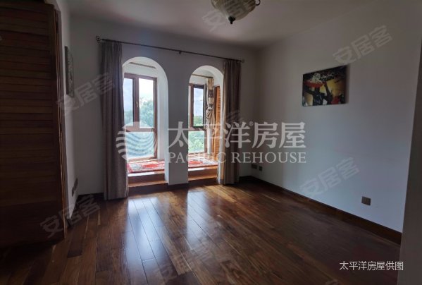 城市经典高迪 中间楼层 出行方便 精装修 近地铁 超低密度,城市经典高