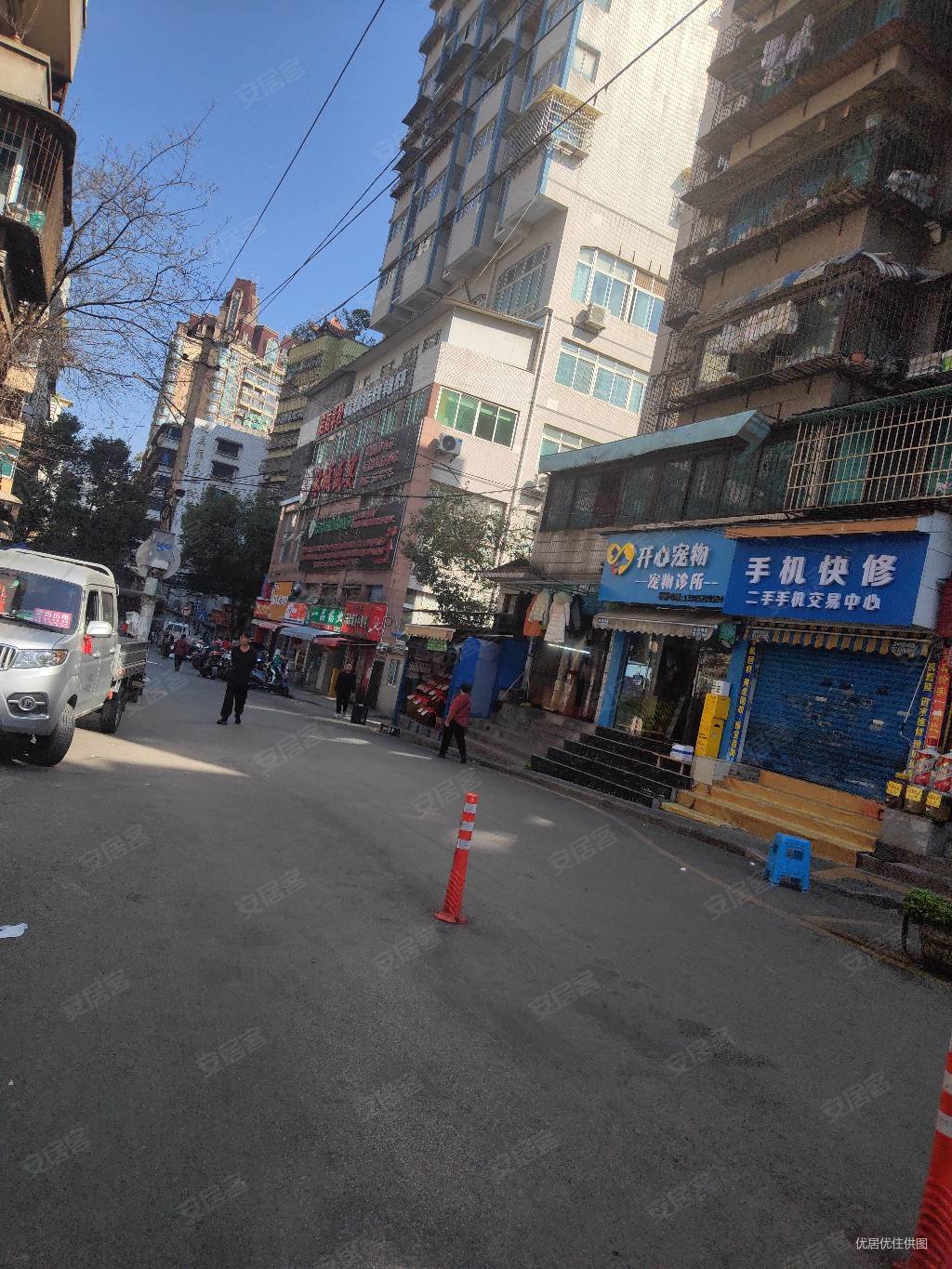 延安西路地铁口精装三房步梯二楼428w