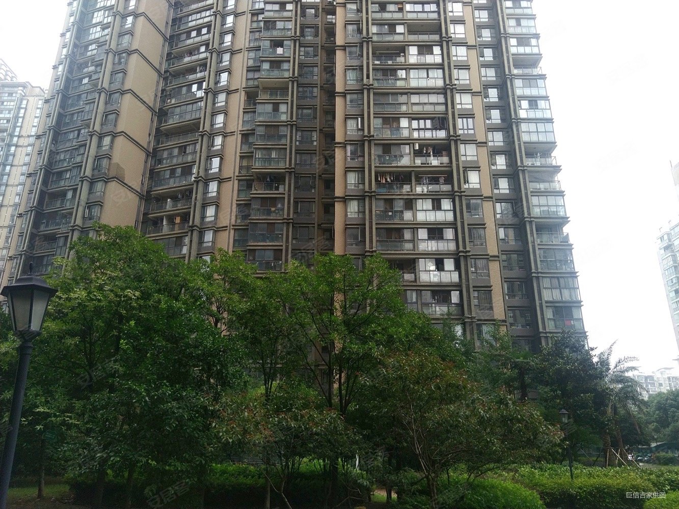 光谷步行街天天可逛街米兰映像人车分流满二年随时看房