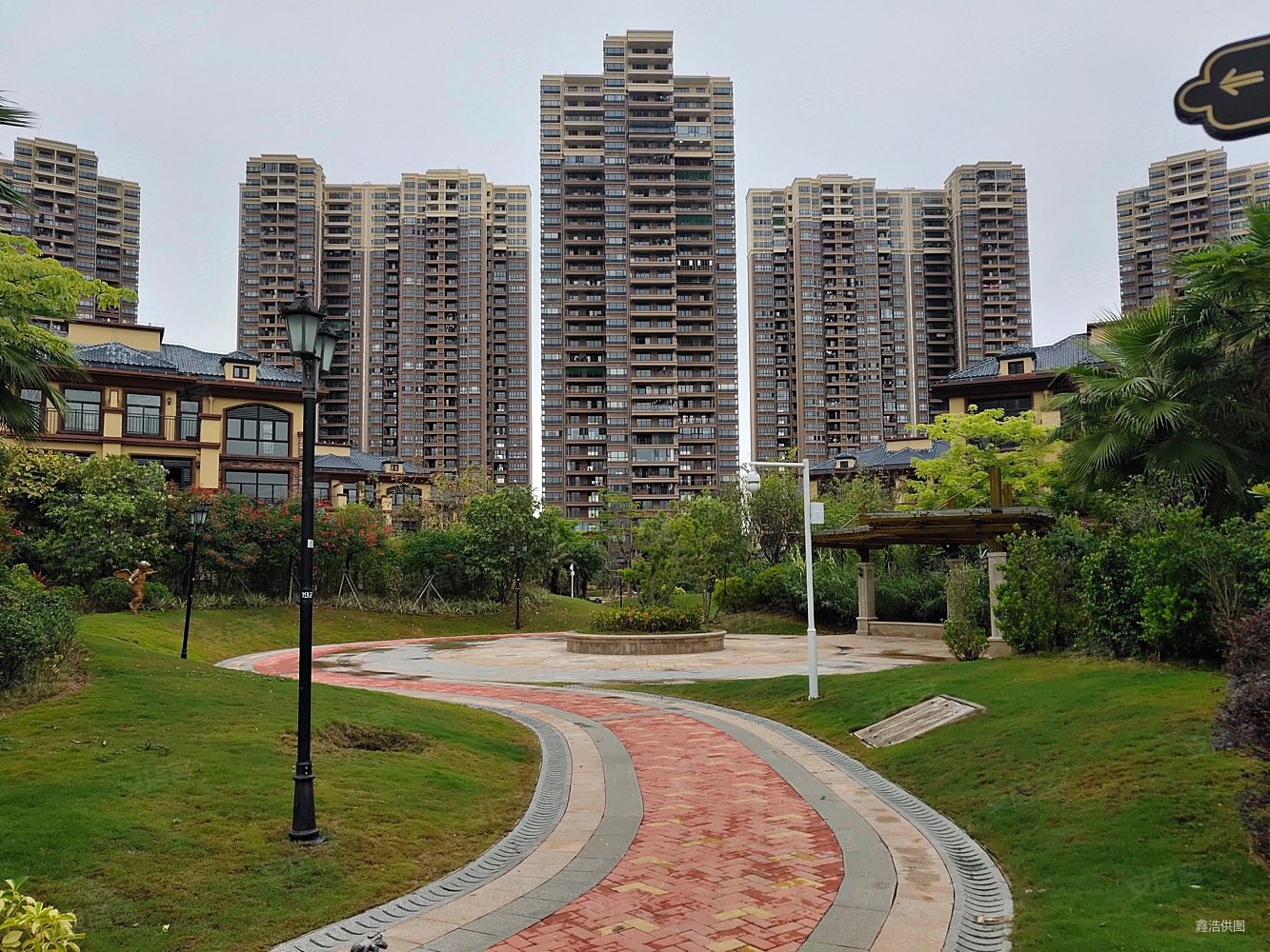 御城花园98平方毛坯3房2厅2卫诚心出售