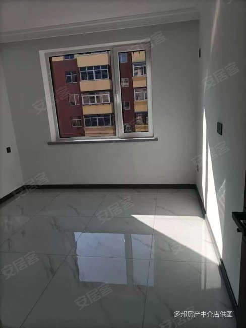 德鑫花园  多层4楼 2室1厅 精装修满五